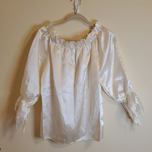 Ladies Pirate Top size Medium - Picture 3 of 6